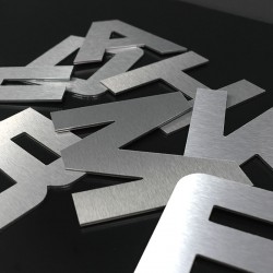 Découpe de lettres Alu brossé argent